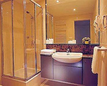 Adina Appartament Hotel - Badezimmer - Adina Appartement Hotel Budapest - Appartementhotel Adina Ungarn