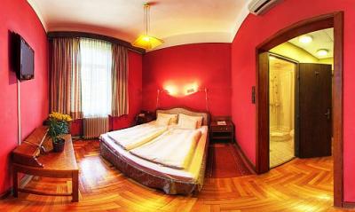 Günstiges Omnibusz Hotel in der Nähe der Klinikak U-Bahn-haltestelle - Hotel Omnibusz Budapest, billiges Hotel in der Nähe des Flughafens und der Innenstadt