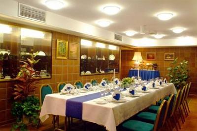 Hotel Hungaria City Center Budapest - Restaurant mit ungarischen Spezialitäten in Budapest - ✔️ Danubius Hotel Hungaria City Center**** Budapest - Grand Hotel Hungaria Budapest am Ostbahnhof