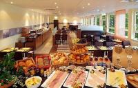 Gesundes und reiches Buffet-Frühstück wird täglich im Restaurant des Hotels angeboten