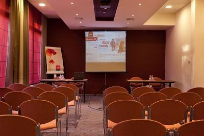 Moderner Konferenzraum in Budapest im Hotel Ibis - ✔️ Ibis Budapest Citysouth*** - Discounted Ibis Hotel in der Nähe des Flughafens