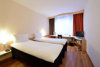 Hotel Ibis City im Zentrum von Budapest mit geschlossenen Parkplatz zum günstigen Preis - ✔️ Hotel Ibis Budapest City*** - 3 Sterne Ibis Hotel in Budapest /früheres Ibis Emke/