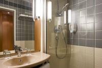 Das Badezimmer des Ibis Heroes Square Hotels in Budapest