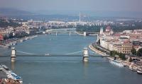 Panorama-Aussicht auf Budapest mit der Kettenbrücke - Novotel Hotel am Ufer der Donau