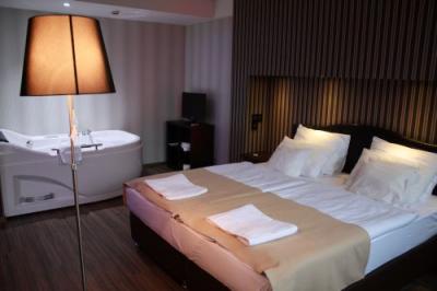 Hotelzimmer mit Jacuzzi für eine romantische Wochenende - Pest Inn Hotel Budapest*** - billiges renovierte Hotel im X. Bezirk 