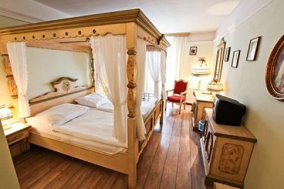Das elegante und romantische Hotelzimmer im Hotel Sissi in Budapestn  - Sissi Hotel Budapest - Günstiges Hotel im Zentrum von Budapest
